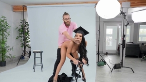 Brazzers Exxtra: Inked Gianna Grey feels up to handjob