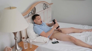 Lil Humpers: Latina in jeans footjob in the kitchen