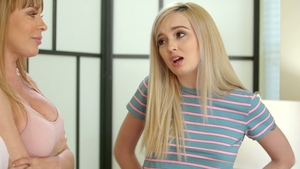 All Girl Massage: Two Babes, One Lucky Lexi